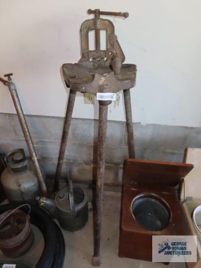 Ridgid tri-stand model TSY 2 1/2