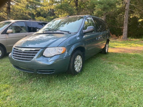 2005 CHRYSLER TOWN & COUNTRY  203,754 MILES