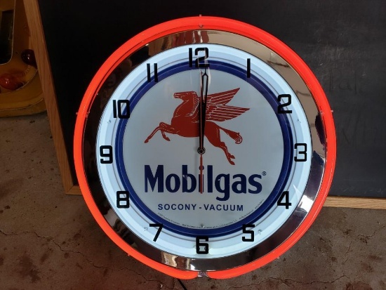 Mobilgas Neon Clock 18"