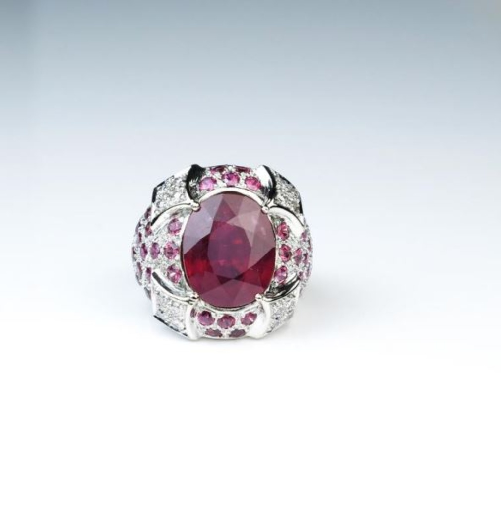 Extraordinary 9.07 Carat Ruby & Diamond Ring