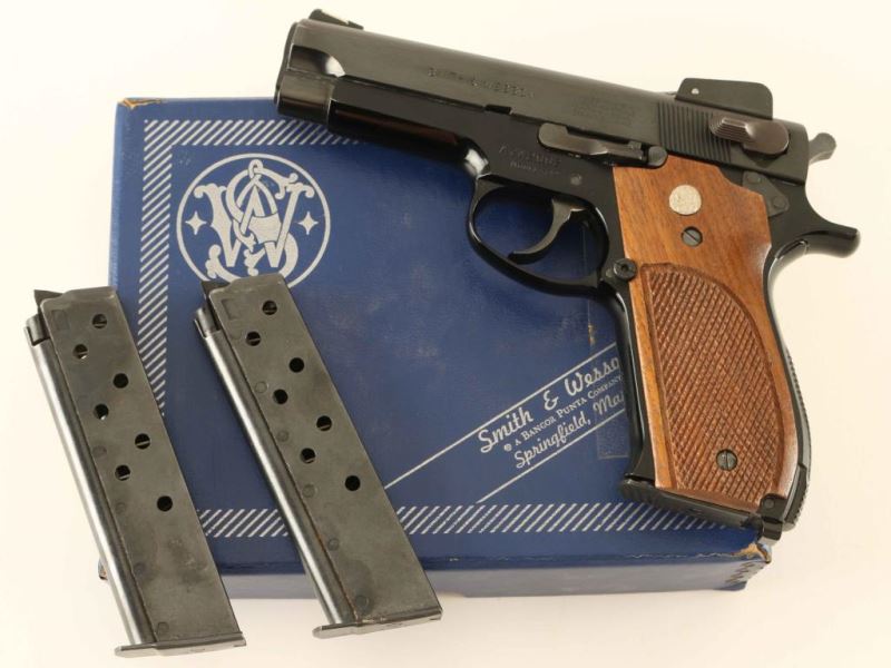 Smith & Wesson 439 9mm SN: A742002 | Proxibid