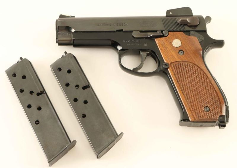 Smith & Wesson 439 9mm SN: A742002 | Proxibid