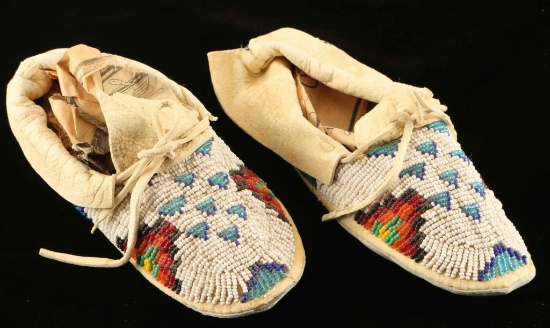 Excellent Sioux Beaded Child's Moccasins
