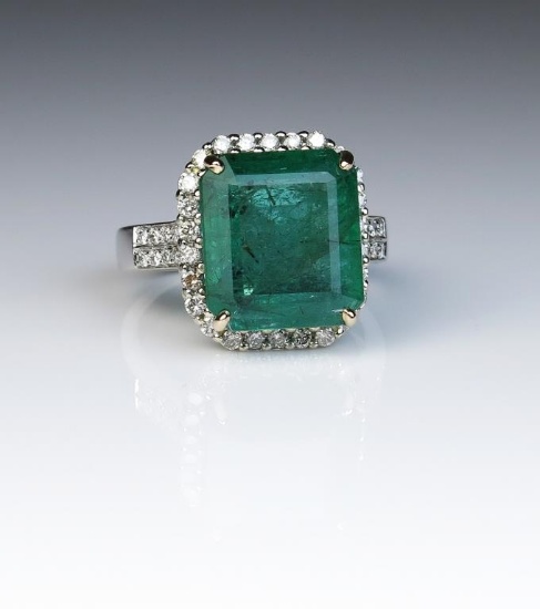 Spectacular 9.25 carat Emerald and Diamond Ring