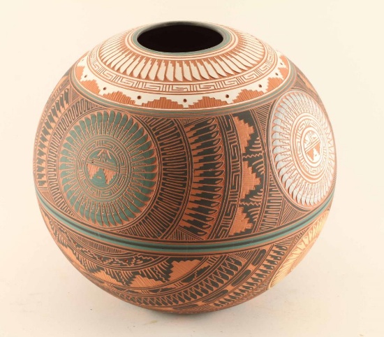 Dine Incised Carved Pot