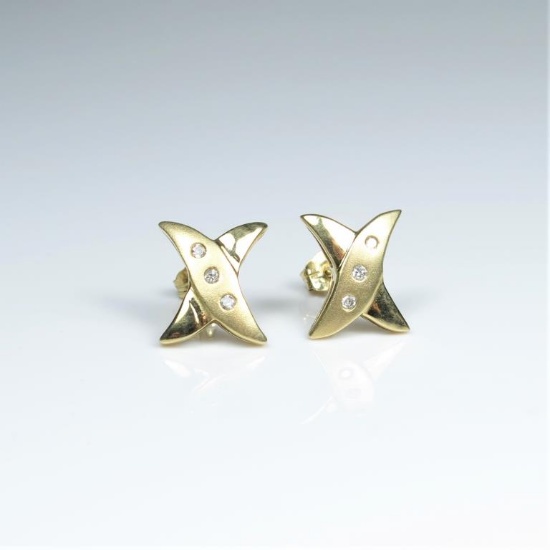 Contemporary Style Criss Cross Diamond