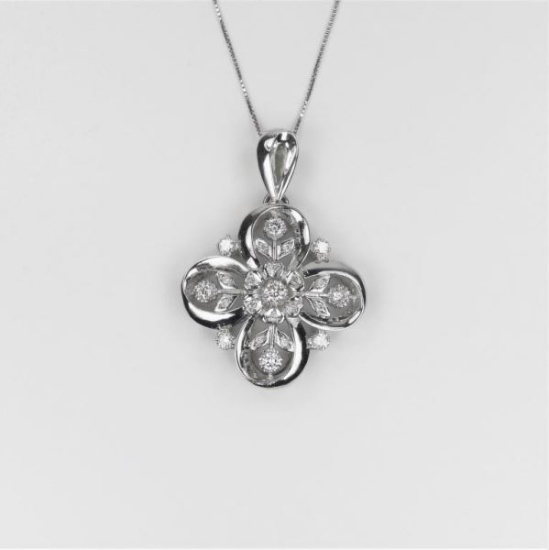 Sensational Fine 18 karat Diamond Pendant