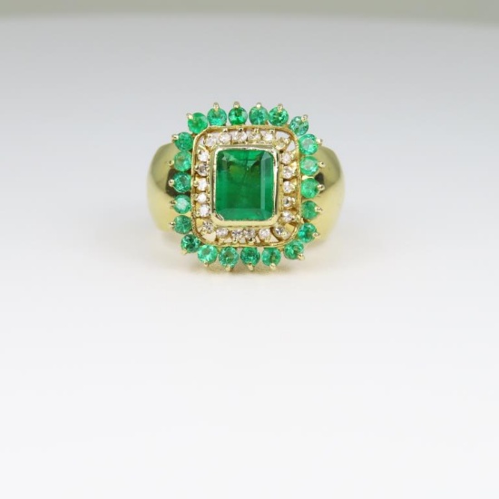 Magnificent Estate Piece Colombian Emerald