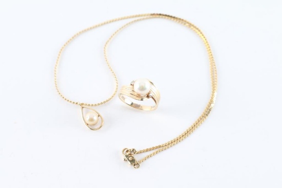 Graceful Ladies Ring And Pendant
