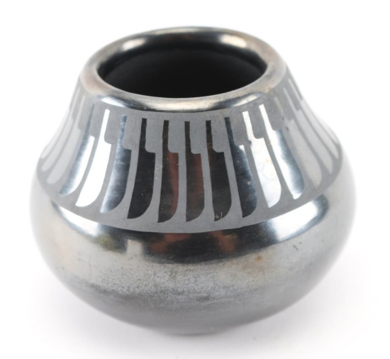 Beautiful San Del Fonso Blackware Pot