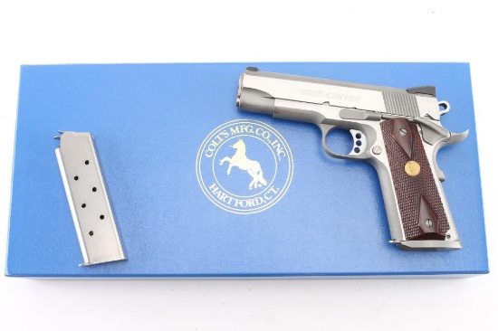 Colt Custom Combat Commander .45 ACP.