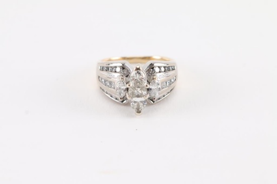 Sparkling Ladies Diamond Wedding Ring