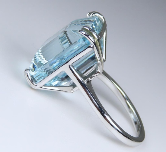 Gorgeous 18.89 Carat Aquamarine Ring
