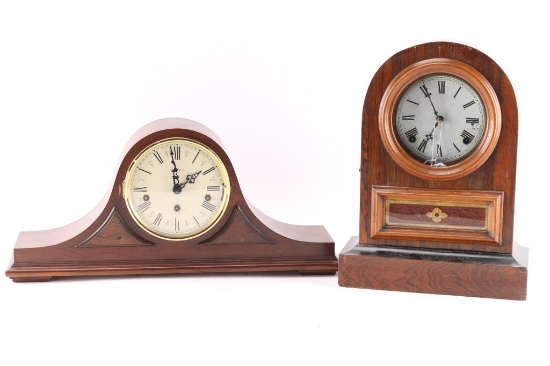 Lot of 2 Clocks