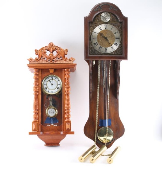 Lot of 2 Clocks