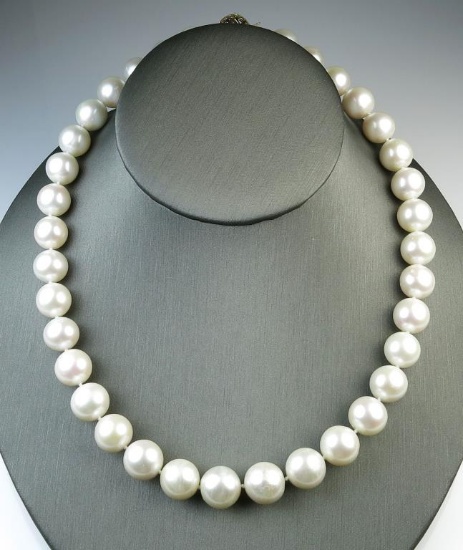 18CAI-7 WHITE SOUTH SEA PEARL NECKLACE