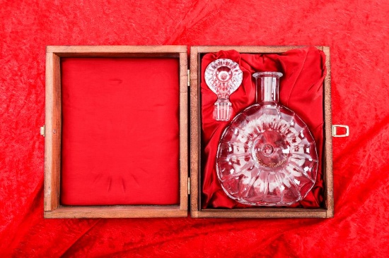 19PA-17 BACCARAT CRYSTAL DECANTER