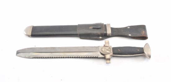 19MS- 2 RED CROSS ENLISTED MANS DAGGER