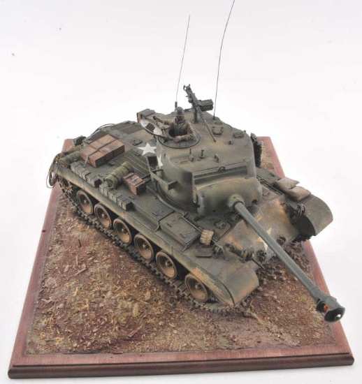 19PR-6 TANK MODEL W/FIGURES
