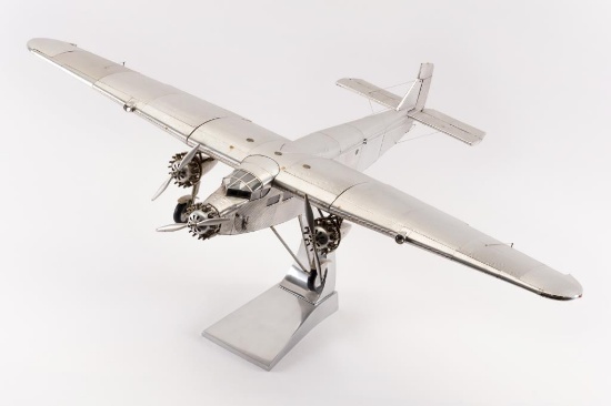 19PR-5 METAL MODEL OF AIRCRAFT