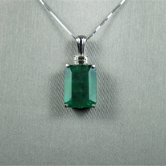 20CAI-1 EMERALD & DIAMOND PENDANT