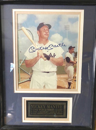 20IK-11 PHOTO OF MICKEY MANTLE SIGNED