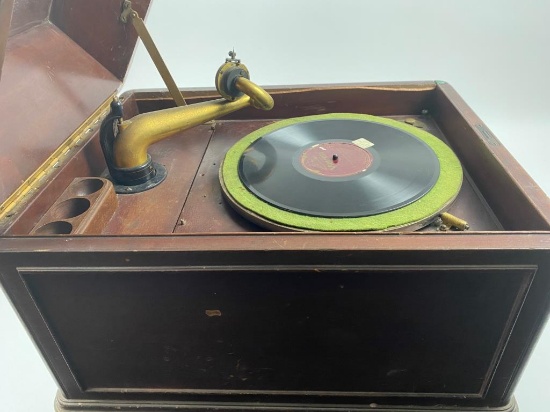 20IK-18 ANTIQUE VICTROLA PLAYER