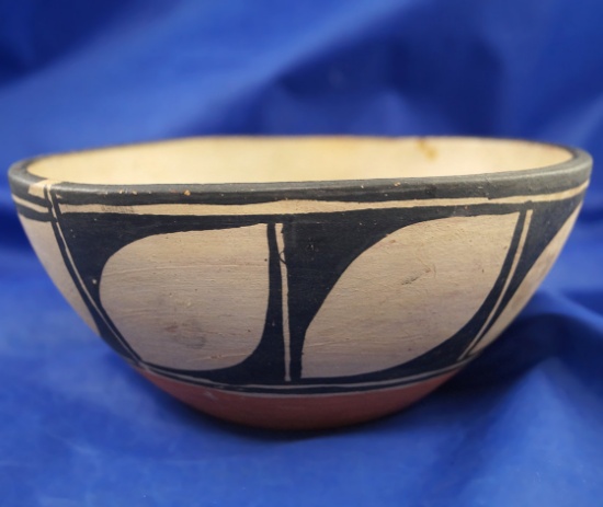 Nicely painted 6 1/4" Contemporary Southwestern Pottery Bowl.