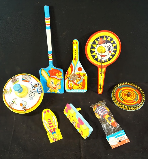Group of 8 Pieces of vintage Tin Litho Toys & Noise Makers.