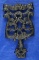 Small trivet, two angels holding wreath, 