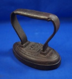 European tear-drop shaped cap iron, W B & Co, No 96, cast iron, Ht 4 3/8