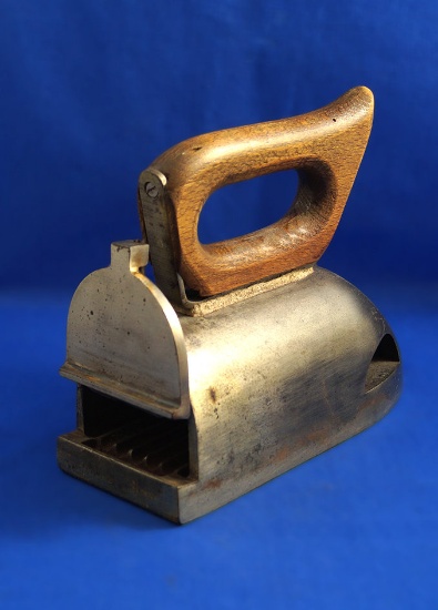 Box iron with Austrian handle, Ht 6 1/2", 8" long