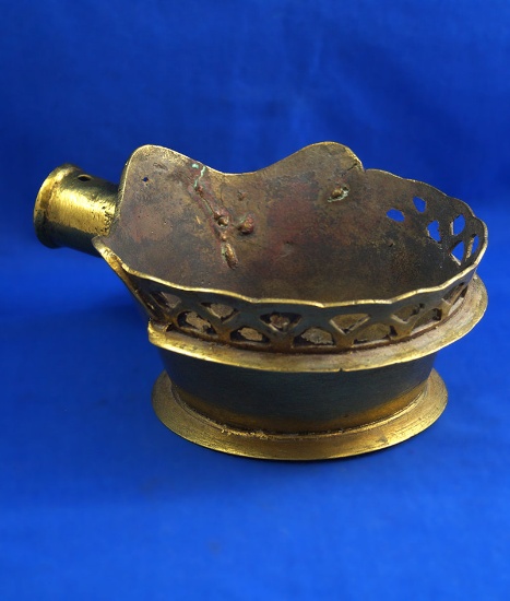Oriental pan iron, decorative edging around top, Ht 4", 9" long