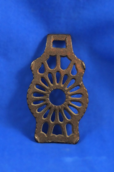 Small odd shaped trivet, 4 1/4" long