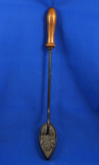 French kabyle cap iron, ornate base 3 1/2"long, wood handle