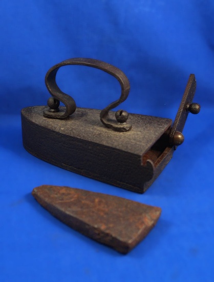 Box iron with slug, flip gate, Ht 4 3/4", 6 3/4" long