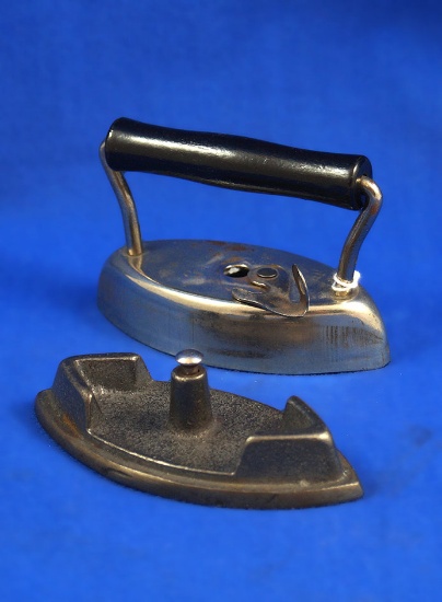 Small SAD iron, double point, wood detachable handle, Ht 2 5/8", 3 7/8" long