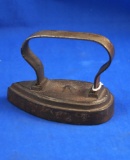 Small tear drop tailors iron, cast iron, strap handle, Ht 3