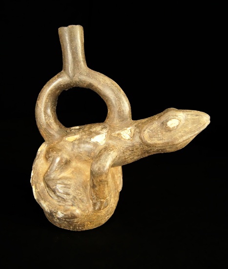 7 1/8" Moche Culture Lizard Effigy Stirrup Bottle. Northern Peru, circa AD 400-600. Bennett COA.