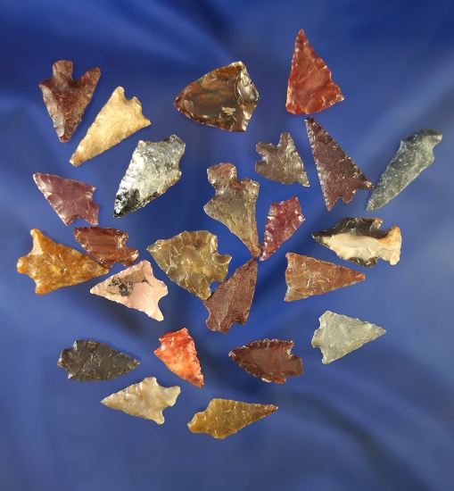 Set of 24 assorted arrowheads, largest is 1".