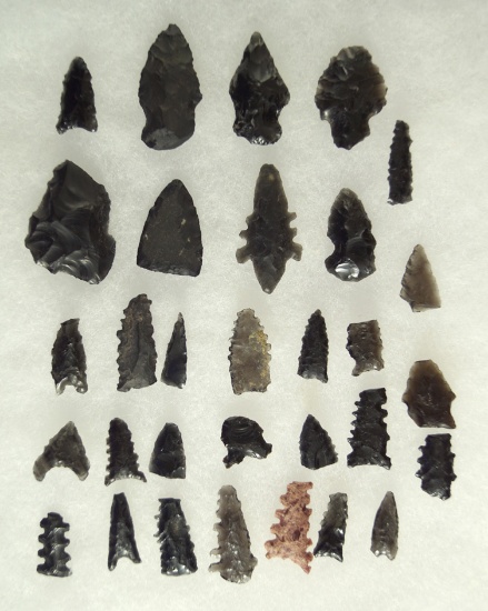 Large group of of of assorted Western U.S. arrowheads, many are Obsidian. Largest is 1 1/4".