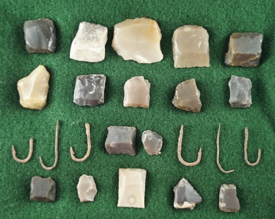 Nice assortment of 17 gun flints and six iron fishhooks from the 17th century found in NY.