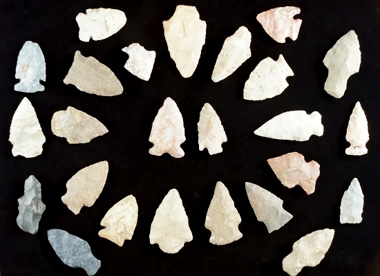 Group of 25 arrowheads found in Richland and Knox Co.,  Ohio by the Hooks family. Largest is 2".