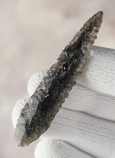 2 3/4" Canalino with excellent flaking and serrations. Made from Obsidian, found in California.