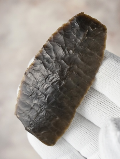 Outstanding 2 15/16" Paleo Knife. One edge is uniface, one edge is biface. Colorado/Wyoming.