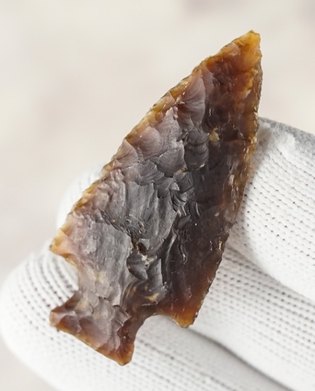 1 15/16" Hanna made from Knife River Flint. Found in North Dakota. Ex. Bibber. Rogers COA.