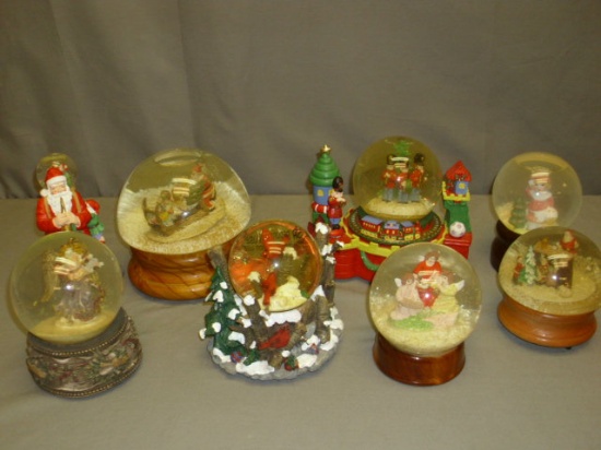 8 Snow Globes