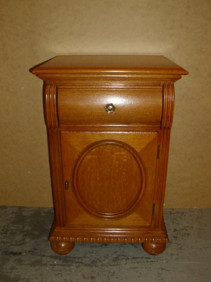 Very Nice Lexington Solid Oak Victorian Nightstand  approx. 18"W x 29"H x 14"D - Hard to find