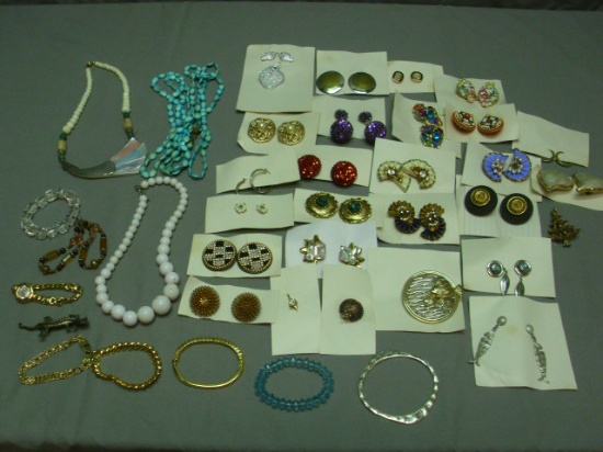 Large Lot of Ladies Jewelry