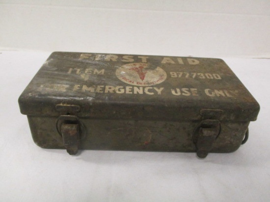 Vintage US Army Medical Dept. First Aid Kit